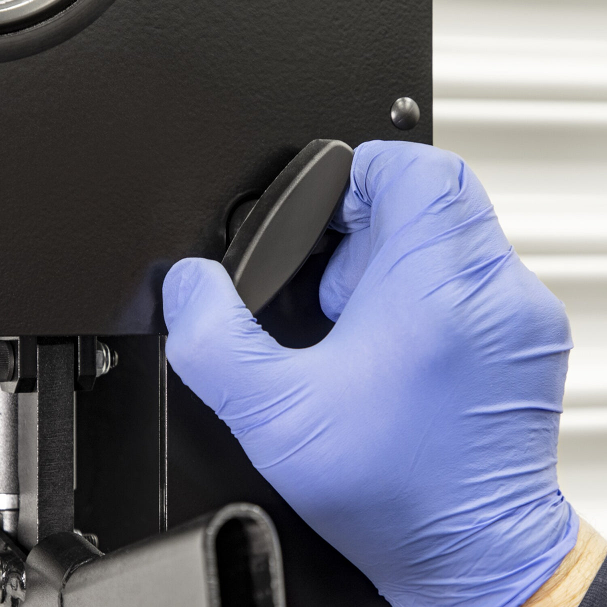 Air/Hydraulic Press 30 Tonne Floor Type with Sliding RAM and Foot Pedal