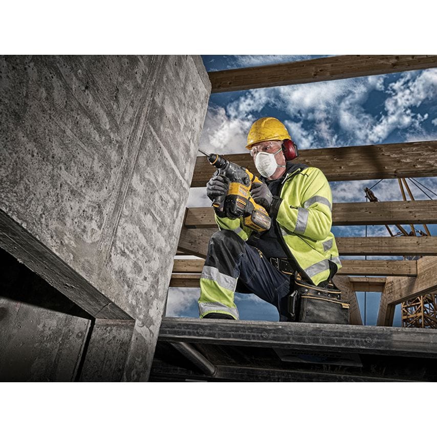 DCH334X2 Brushless Q/C Chuck SDS Plus Hammer 54V 2 x 9.0Ah Li-ion DEWDCH334X2