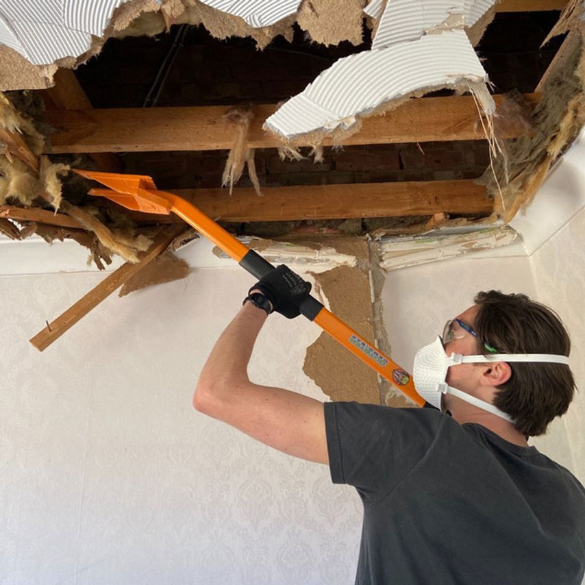 GB03 Ceiling Bar with Nail Puller 1.2 Metres