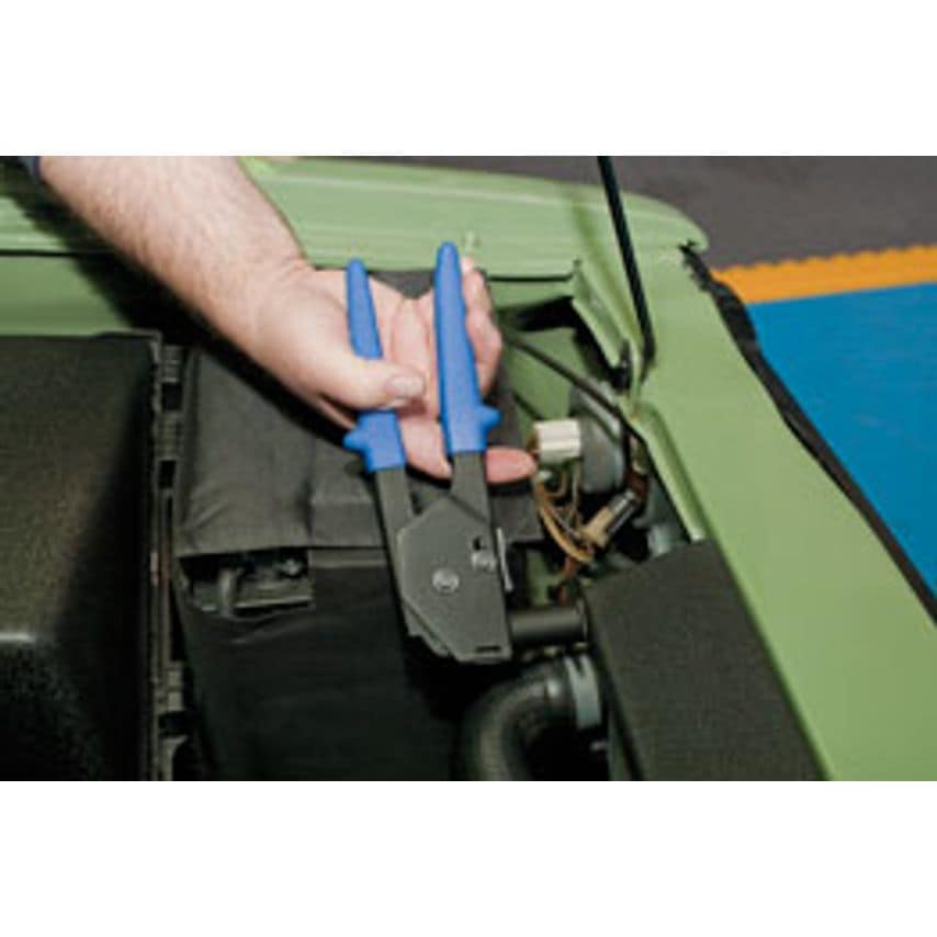 Long Reach Plastic Riveter with 40 Rivets
