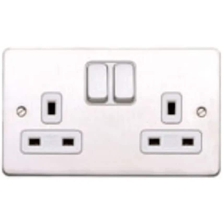 Socket 2 Gang Switched DP Dual Earth 13A White White Inserts