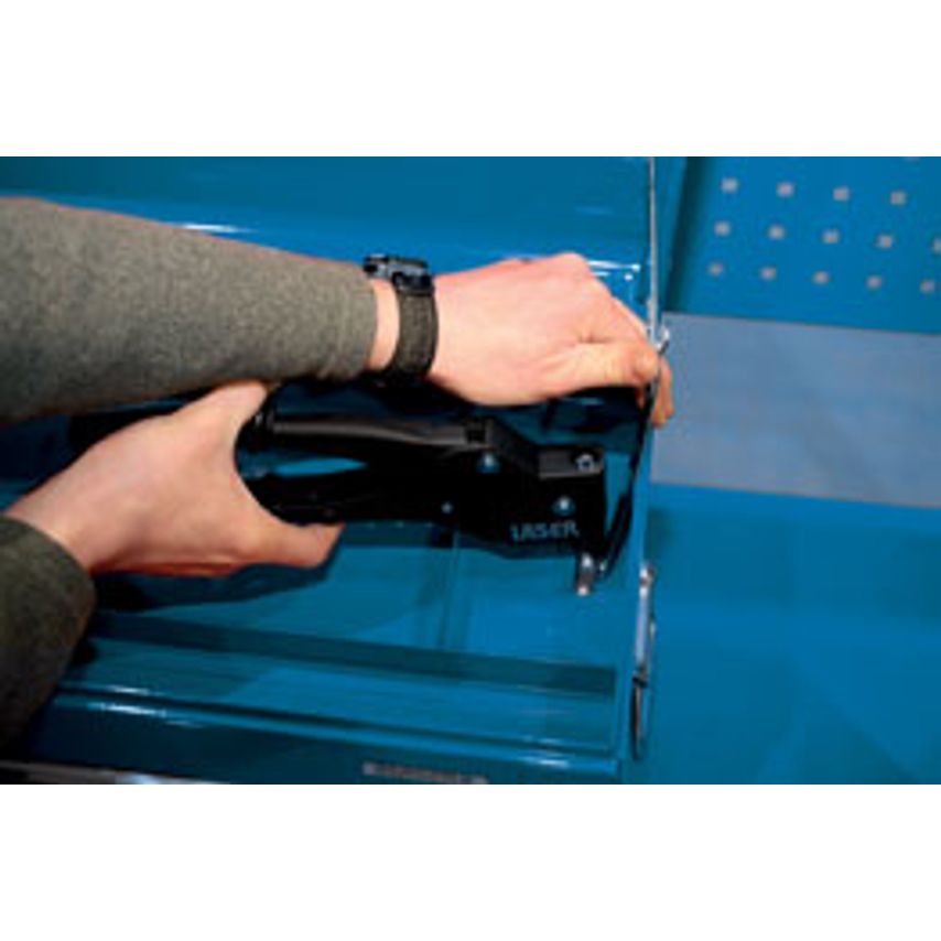 Swivel Head Standard Riveter with 30 Rivets