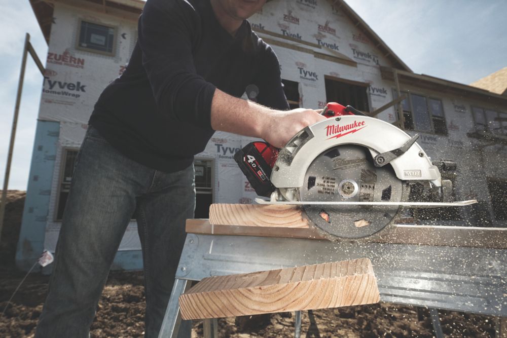 Milwaukee M18 BLCS66-401B 190mm 18V 1 x 4.0Ah Li-Ion RedLithium Brushless Cordless Circular Saw