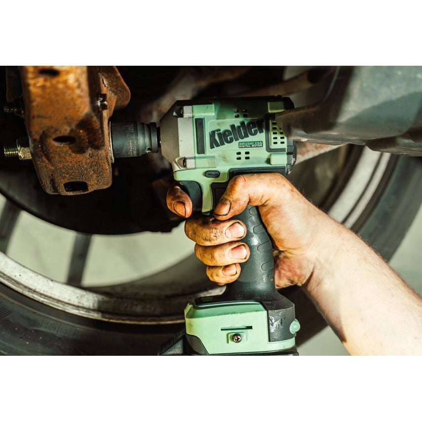 1/2" 18V Li-ion TYPE18 Ultra Compact Impact Wrench 1 X 4.0Ah Kit