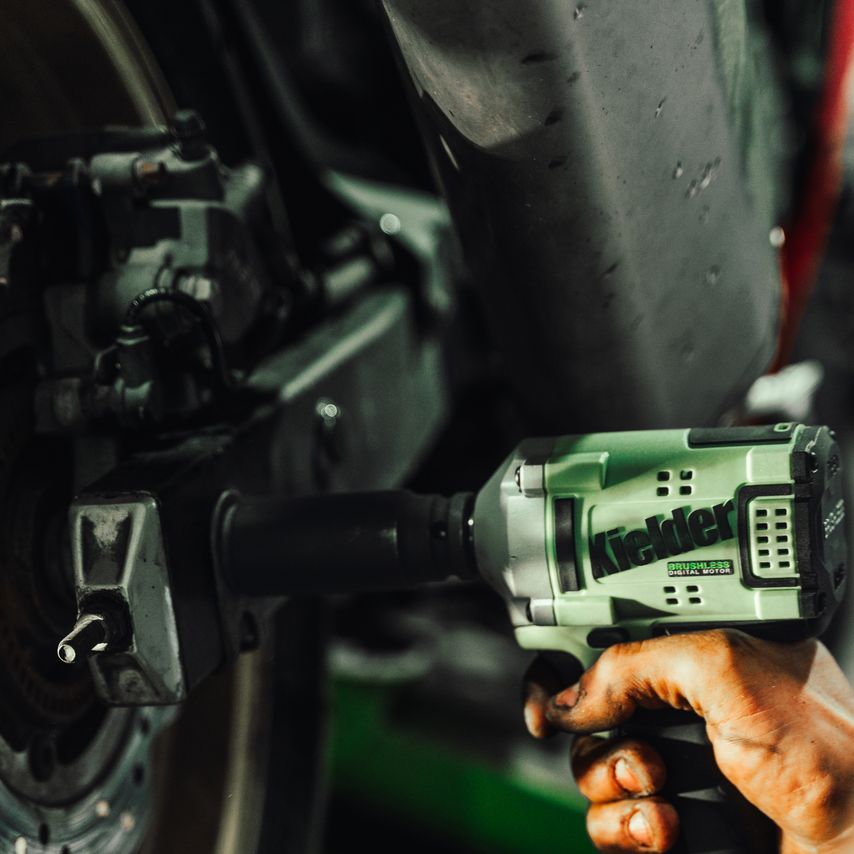 1/2" 18V Li-ion TYPE18 Ultra Compact Impact Wrench 1 X 4.0Ah Kit