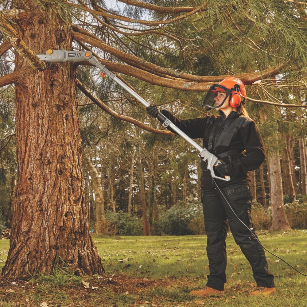 Titan TTPS750 750W 230V Electric  20cm Pole Saw