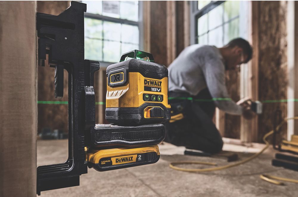 DeWalt DCLE34031D1-GB 18V 1 x 2Ah Li-Ion XR Green Self-Levelling Multi-Line Laser Level