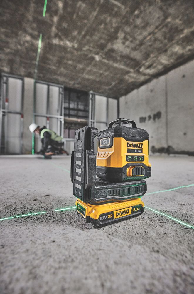 DeWalt DCLE34031D1-GB 18V 1 x 2Ah Li-Ion XR Green Self-Levelling Multi-Line Laser Level