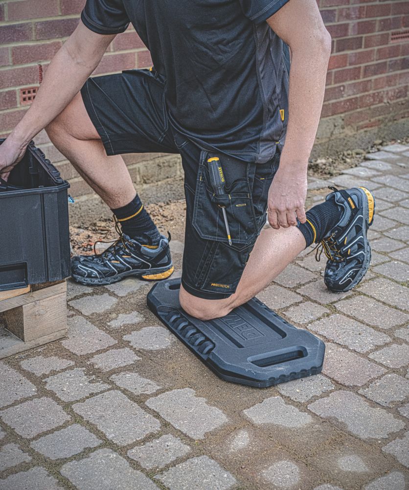 DeWalt Multi-Use Knee Protection Non-Safety Kneeling Mat  Black