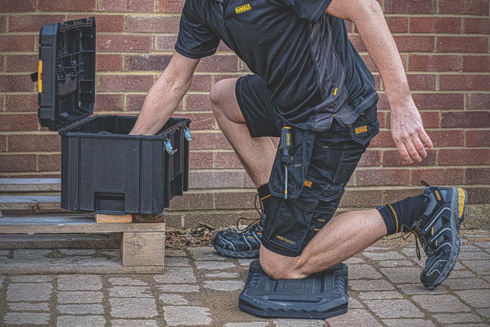 DeWalt Multi-Use Knee Protection Non-Safety Kneeling Mat  Black