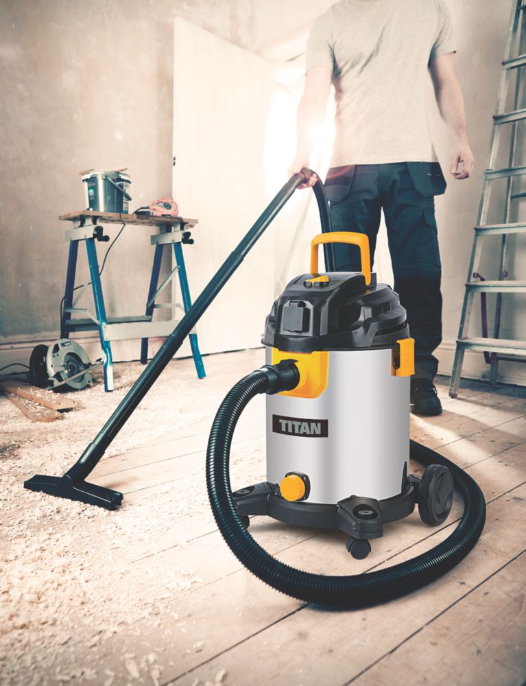 Titan TTB776VAC 1400W 30Ltr  Wet & Dry Vacuum 220-240V