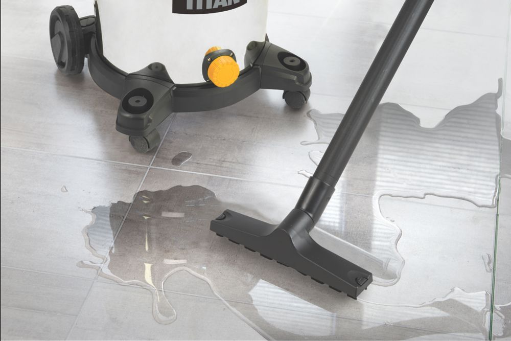 Titan TTB776VAC 1400W 30Ltr  Wet & Dry Vacuum 220-240V