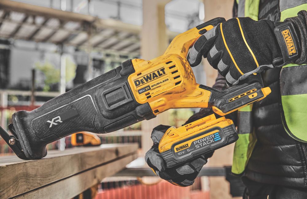 DeWalt DCS386H2T-GB 18V 2 x 5Ah Li-Ion PowerStack Brushless Cordless Reciprocating Saw