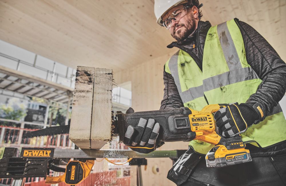 DeWalt DCS386H2T-GB 18V 2 x 5Ah Li-Ion PowerStack Brushless Cordless Reciprocating Saw
