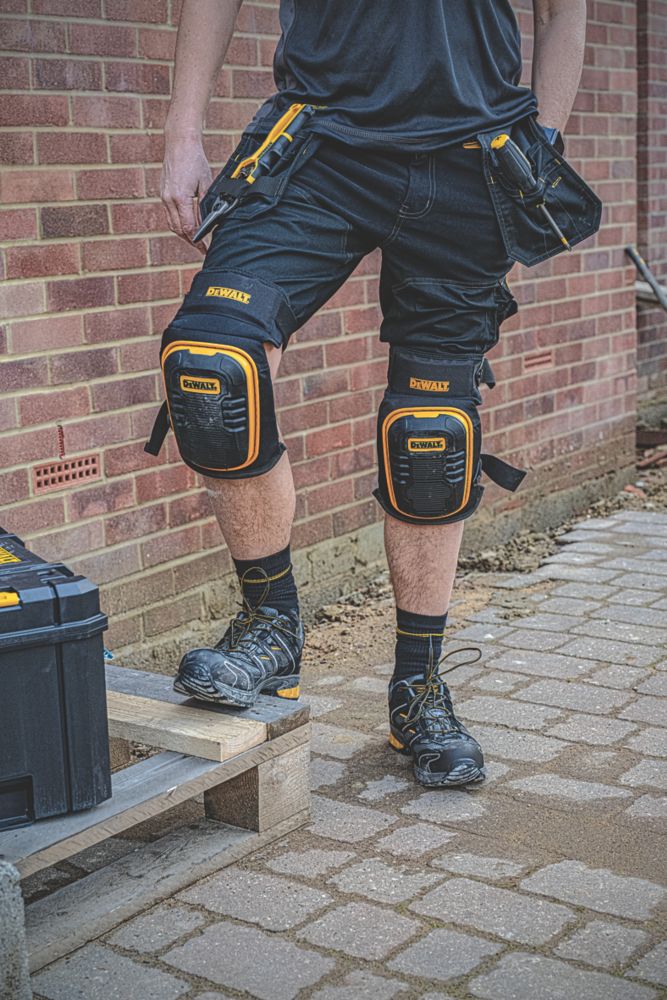 DeWalt Pro Gel Safety Knee Pads with Leg Straps