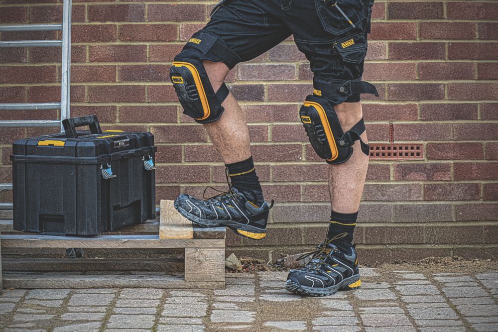 DeWalt Pro Gel Safety Knee Pads with Leg Straps