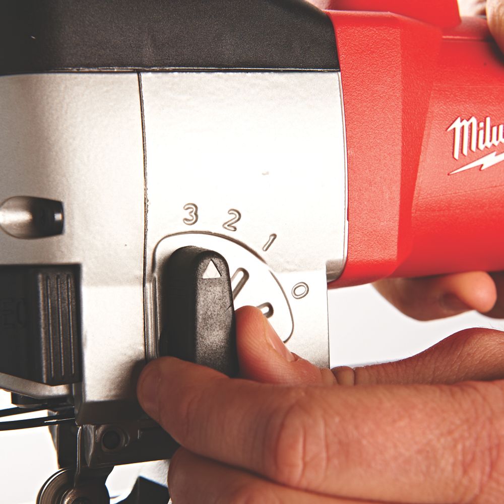 Milwaukee HD18JSB-402C 18V 2 x 4.0Ah Li-Ion RedLithium  Cordless Body-Grip Jigsaw