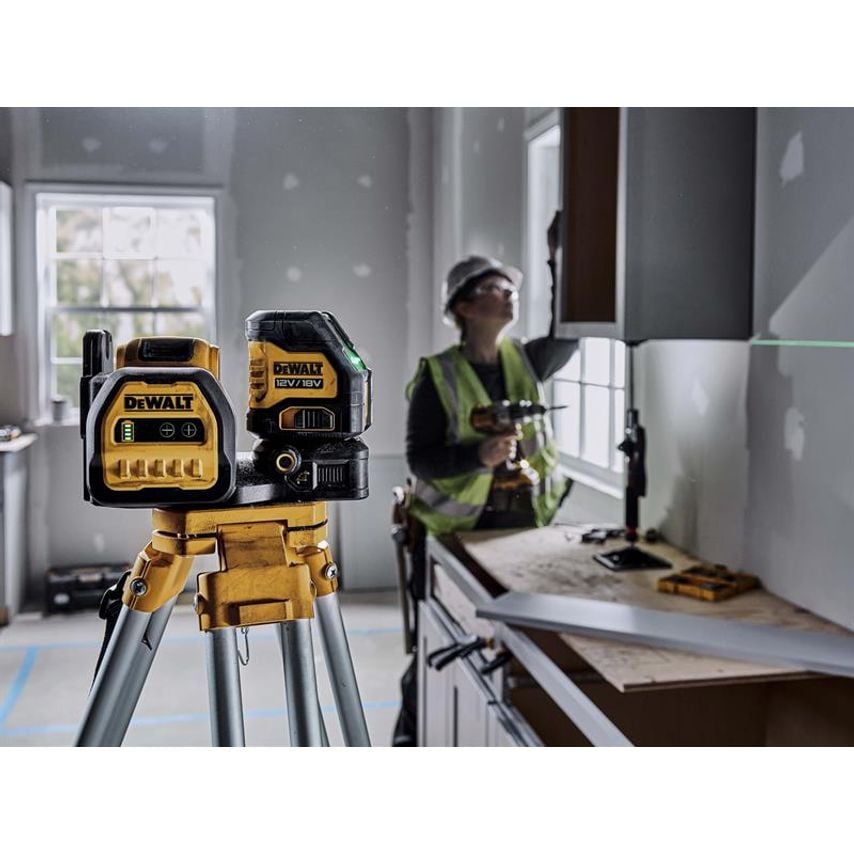 DCE088D1G18 Self-Levelling Cross Line Green Beam Laser 12/18V 1 x 2.0Ah Li-ion DEW088D1G18D