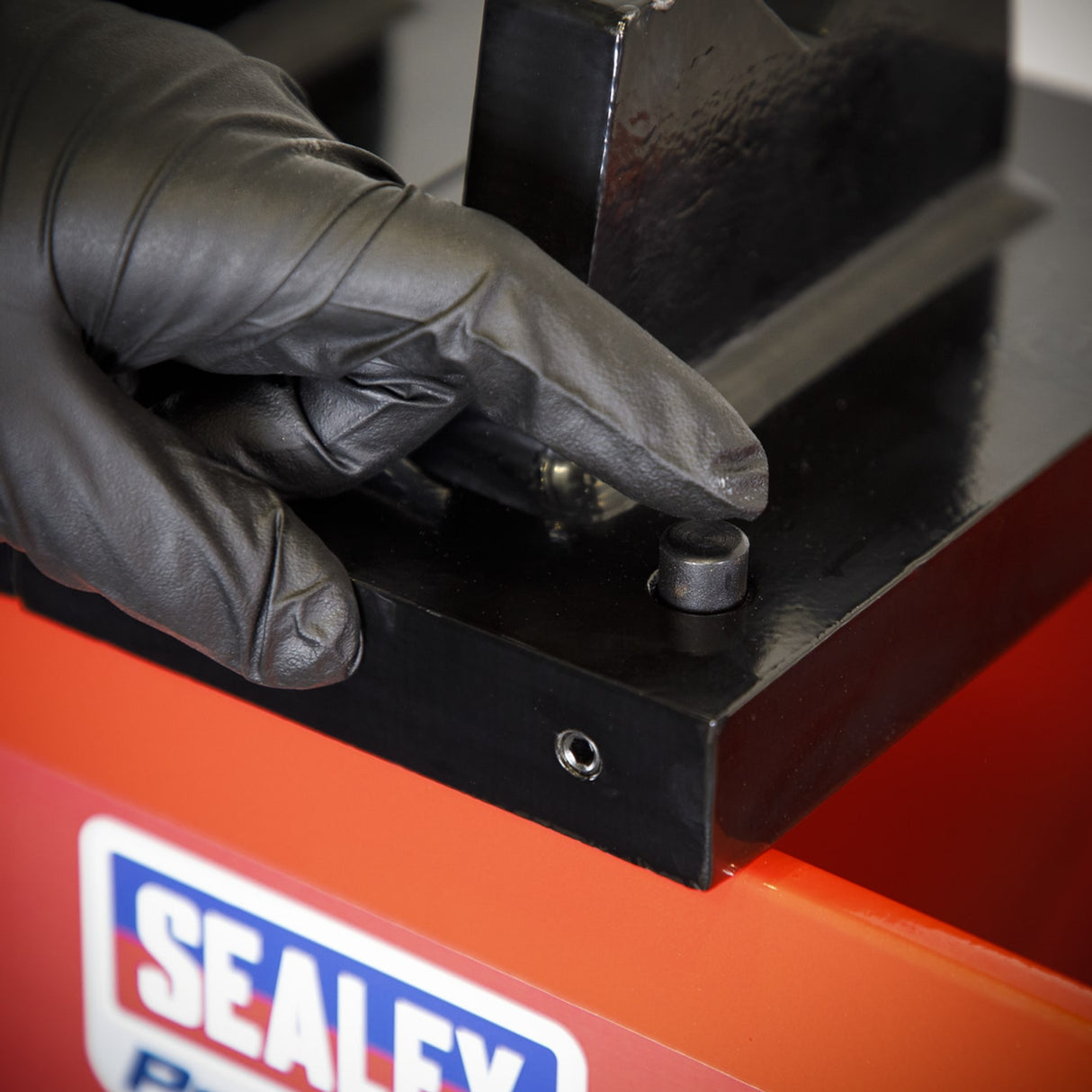 Hydraulic Press 30-Tonne Floor Type