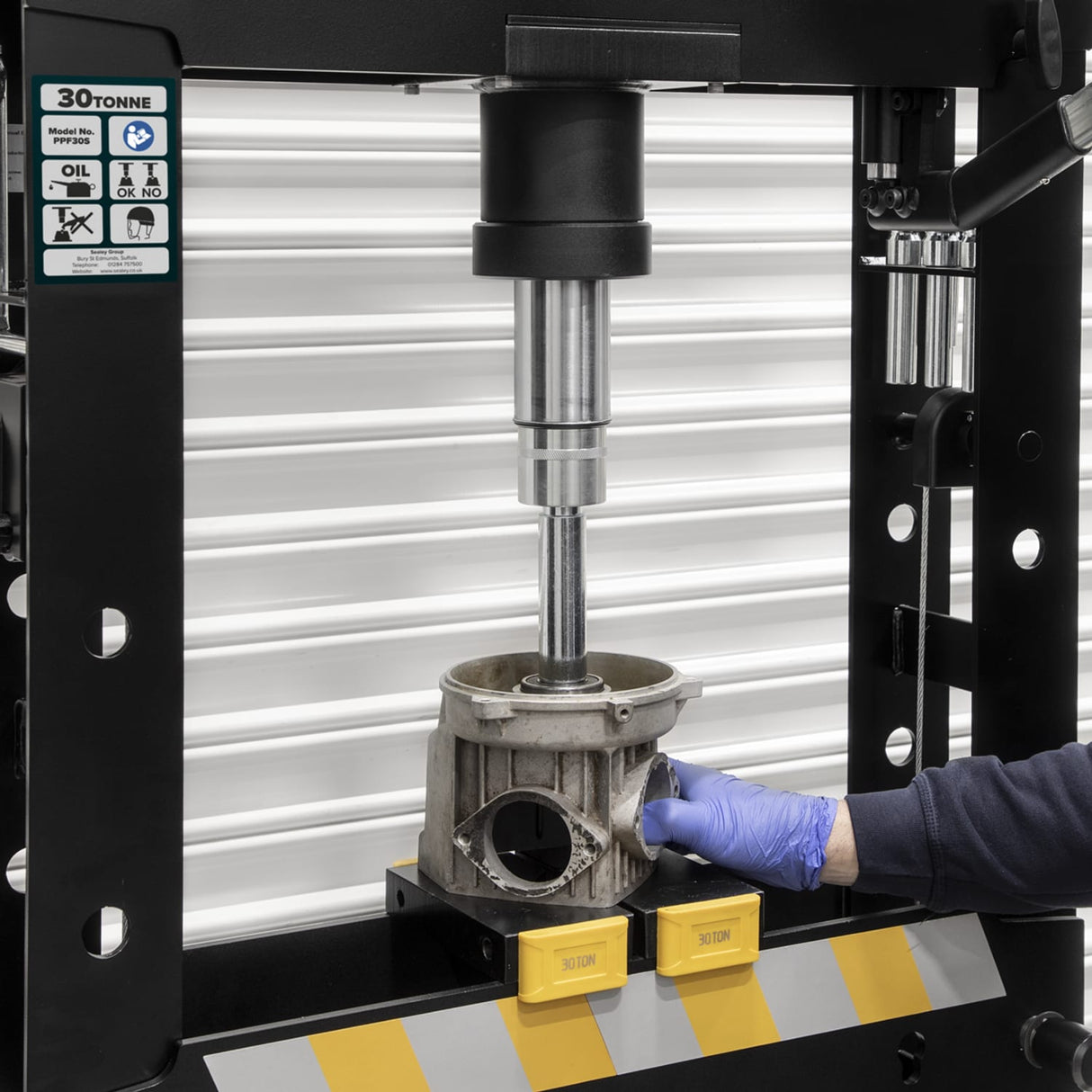 Hydraulic Press 30 Tonne Floor Type