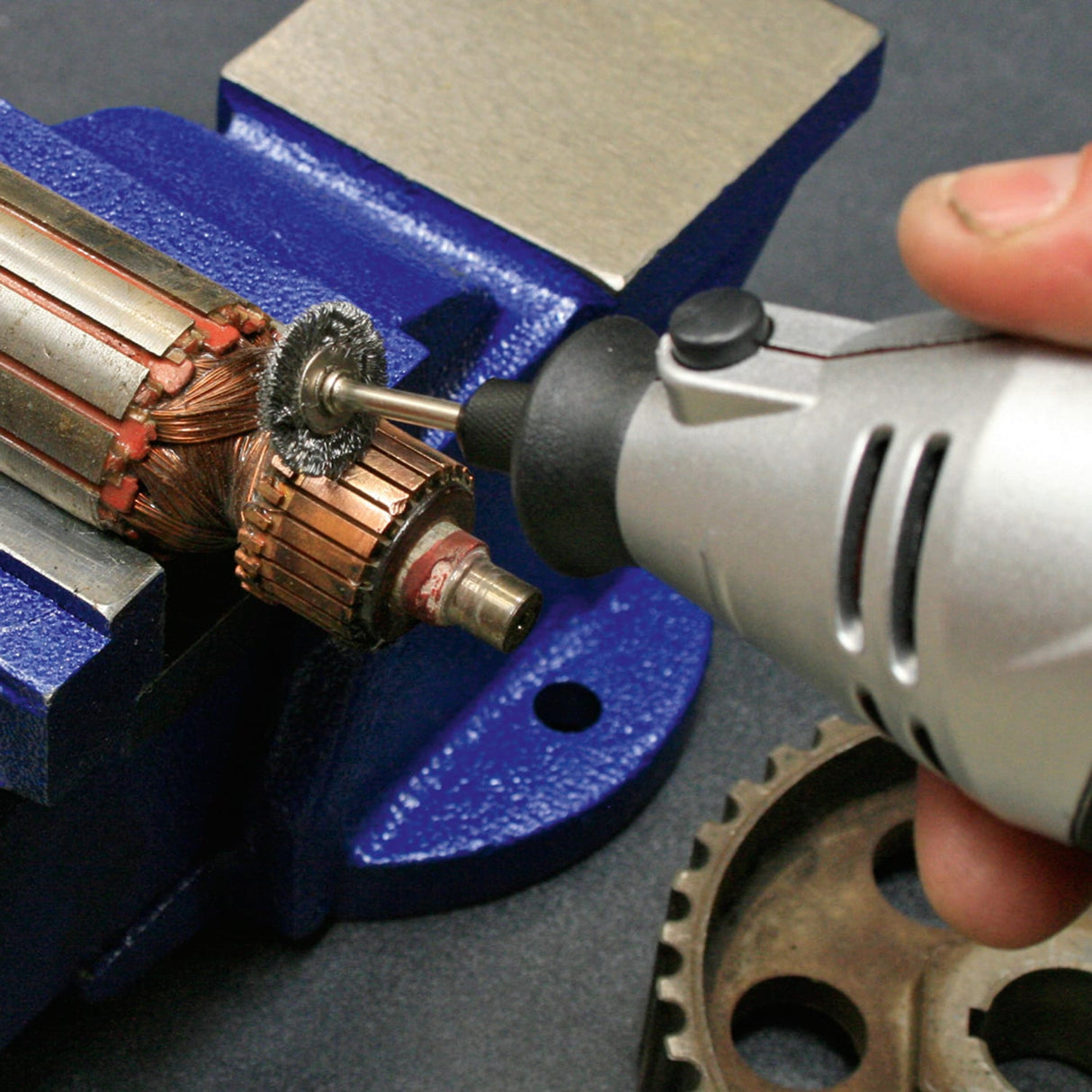 Multi-Purpose Rotary Tool & Engraver Kit219 Piece 230V