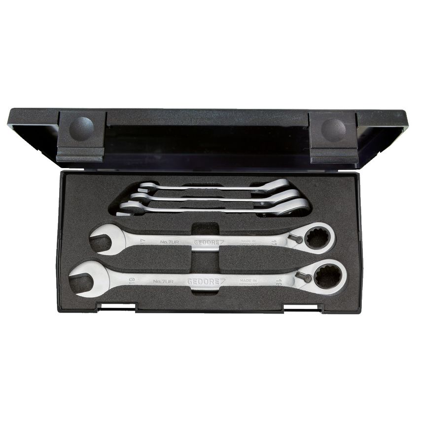 Set of open ended and ring ratchet wrenches